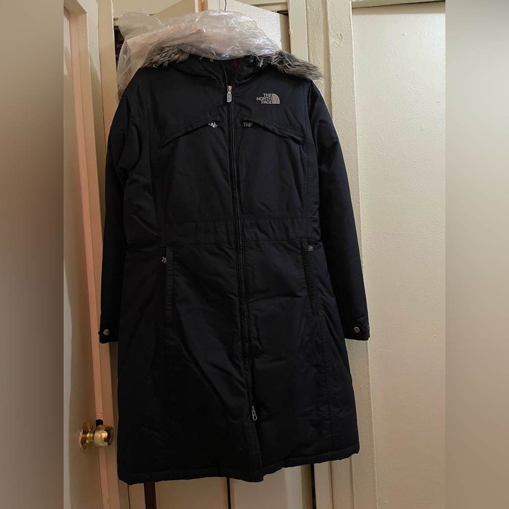 Women The North Face Hyvent Coat. Size Medium